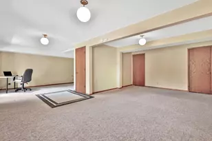 8286 Kingslee Rd, Bloomington, MN 55438 - Photo 26