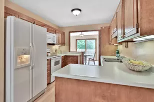 8286 Kingslee Rd, Bloomington, MN 55438 - Photo 4