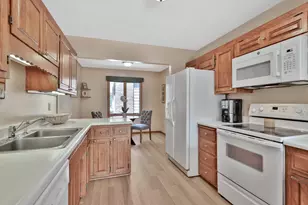 8286 Kingslee Rd, Bloomington, MN 55438 - Photo 6
