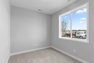 386 Laurel Pl, River Falls, WI 54022 - Photo 8
