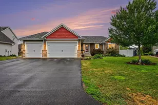 11477 Killarney Dr, Chisago City, MN 55013 - Photo 1