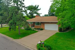 1495 County Road B2 W, Roseville, MN 55113 - Photo 32