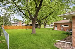 1495 County Road B2 W, Roseville, MN 55113 - Photo 30