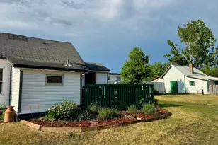 404 Wilson Ave SE, Bemidji, MN 56601 - Photo 2
