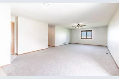 710 S 10th Street, Bird Island, MN 55310 - Photo 10