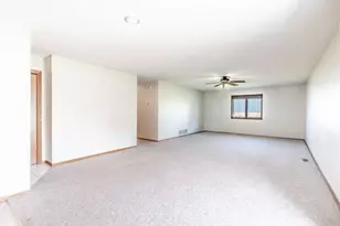 710 S 10th St, Bird Island, MN 55310 - Photo 10