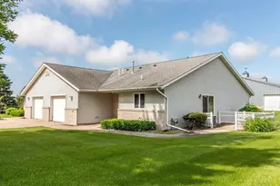 710 S 10th St, Bird Island, MN 55310 - Photo 2