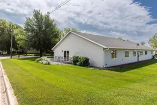710 S 10th St, Bird Island, MN 55310 - Photo 30