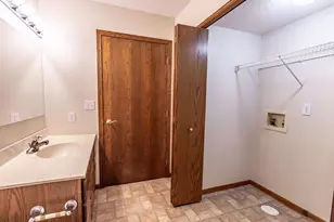710 S 10th St, Bird Island, MN 55310 - Photo 16