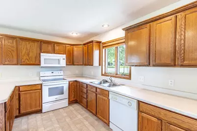 710 S 10th Street, Bird Island, MN 55310 - Photo 6