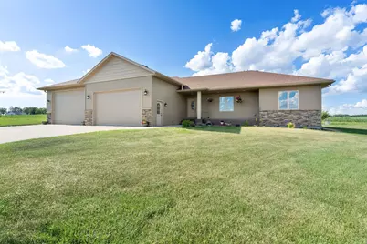 1920 Wolf Berry Place NE, Owatonna, MN 55060 - Photo 2