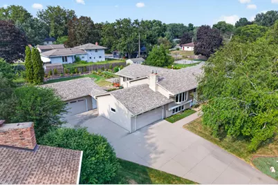 2352 Sioux Court, New Brighton, MN 55112 - Photo 2