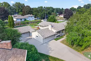 2352 Sioux Ct, New Brighton, MN 55112 - Photo 2