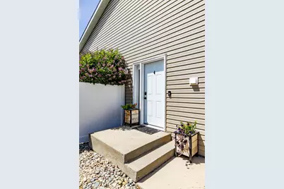 5242 49th Avenue S, Fargo, ND 58104 - Photo 4