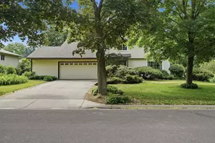 8527 Isle Ave S, Cottage Grove, MN 55016 - Photo 2