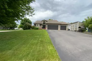 1281 Agate Ct, Sauk Rapids, MN 56379 - Photo 2