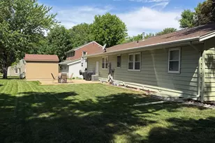 401 W Crawford St, Luverne, MN 56156 - Photo 4