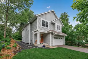 227 Sunnyridge Ln, Golden Valley, MN 55422 - Photo 2