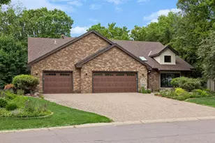 13673 Duluth Dr, Apple Valley, MN 55124 - Photo 2