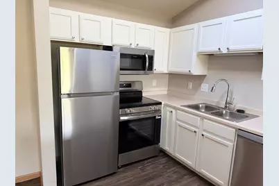 1321 Lake Drive W #329, Chanhassen, MN 55317 - Photo 4