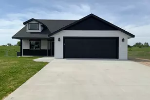 7 Cottonwood Lake Blvd, Windom, MN 56101 - Photo 1