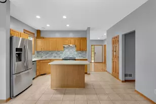 9771 Gable Dr, Eden Prairie, MN 55347 - Photo 10