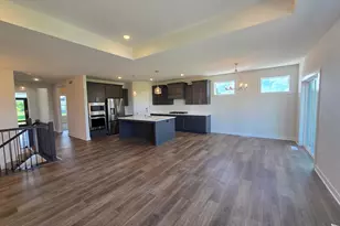 1587 Creekwood Dr, New Richmond, WI 54017 - Photo 8