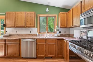 505 Zinnia Ln N, Plymouth, MN 55441 - Photo 10
