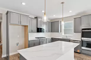 2156 Blf Hts Dr, Shakopee, MN 55379 - Photo 2