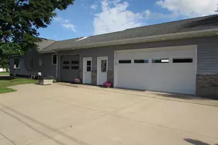 200 Kenzie St, Sherburn, MN 56171 - Photo 2