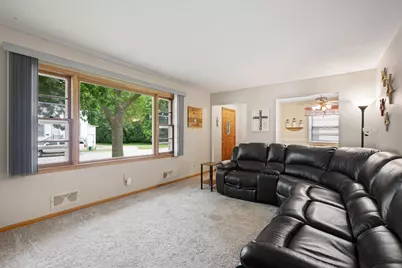 213 7th Avenue NE, Waseca, MN 56093 - Photo 6
