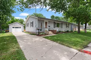 213 7th Ave NE, Waseca, MN 56093 - Photo 2