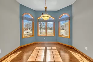 10408 Eagle Pointe Trail, Woodbury, MN 55129 - Photo 6
