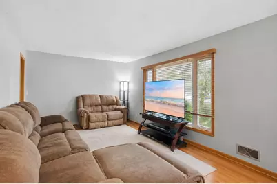 915 River Avenue S, Sauk Rapids, MN 56379 - Photo 2