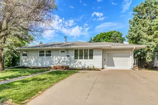 2313 9th St S, Fargo,  58103 - Photo 2