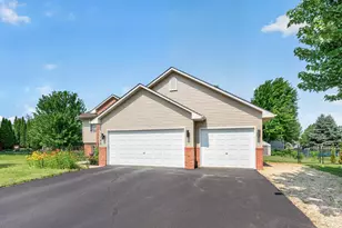 13745 Wellstead Dr, Rogers, MN 55374 - Photo 4