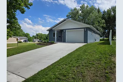 528 E St Charles Avenue, Fergus Falls, MN 56537 - Photo 2