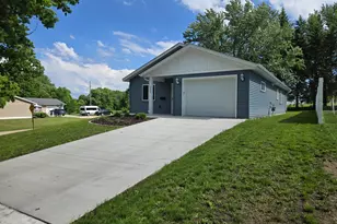 528 E St Charles Ave, Fergus Falls, MN 56537 - Photo 2