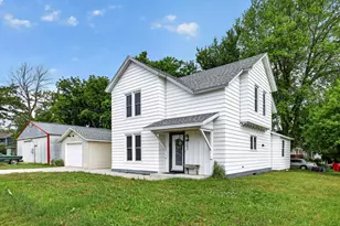 302 1st St NW, Dodge Center, MN 55927 - Photo 4