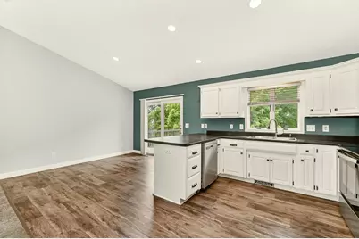 2605 Elmcroft Drive SW, Rochester, MN 55902 - Photo 10