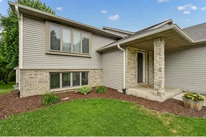 2605 Elmcroft Drive SW, Rochester, MN 55902 - Photo 2