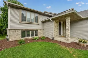 2605 Elmcroft Dr SW, Rochester, MN 55902 - Photo 2