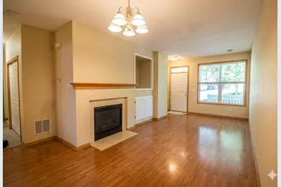 1591 Woodlynn Avenue #2, Maplewood, MN 55109 - Photo 2