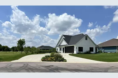 721 St James Circle, Litchfield, MN 55355 - Photo 2