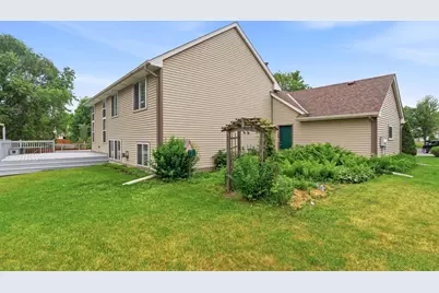 8471 Bryce Court, Inver Grove Heights, MN 55076 - Photo 4