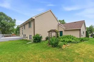 8471 Bryce Ct, Inver Grove Heights, MN 55076 - Photo 4