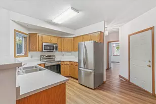 3246 Edgerton St, Vadnais Heights, MN 55127 - Photo 8