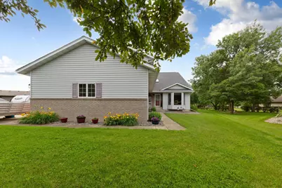 908 9th Street SE, Waseca, MN 56093 - Photo 2