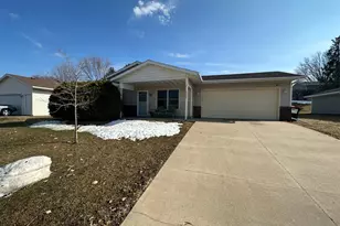 4552 Manor Brook Dr NW, Rochester, MN 55901 - Photo 2