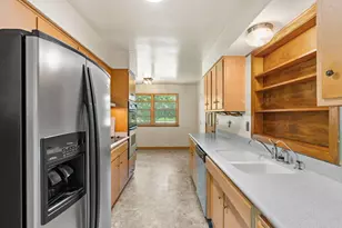 15 Pineview Ln N, Plymouth, MN 55441 - Photo 38